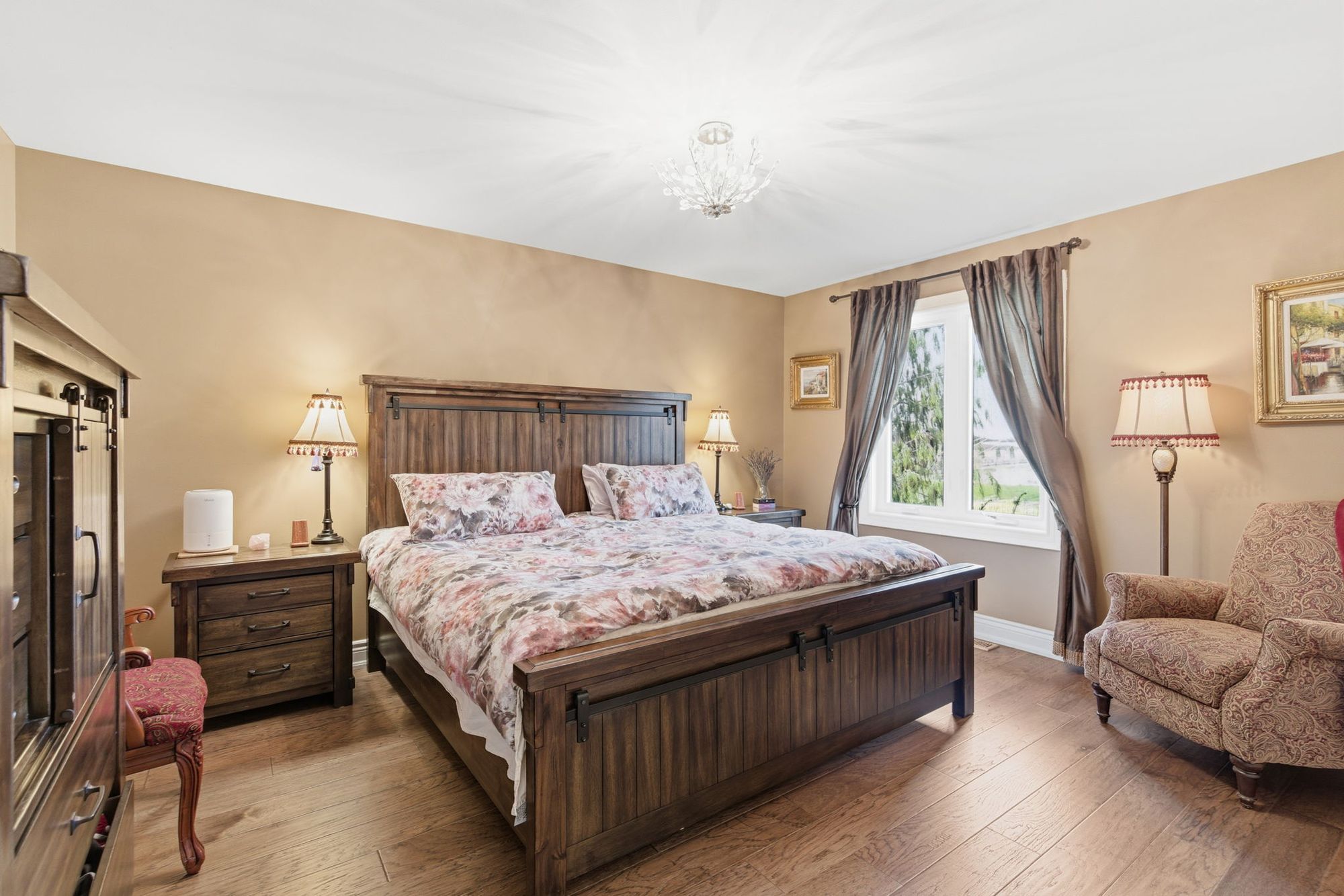 The principal bedroom