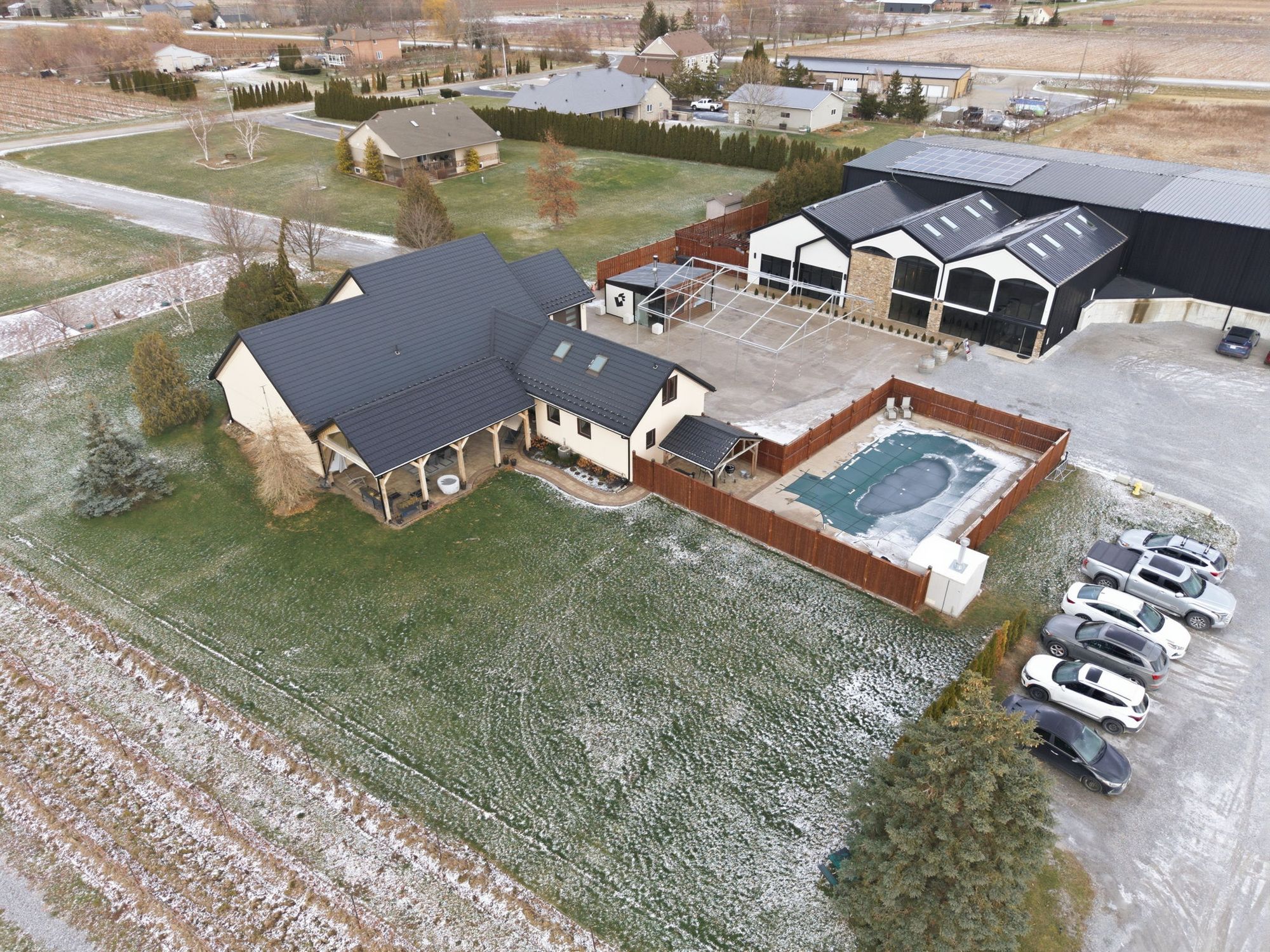 The residence, its pool and the winery side by side